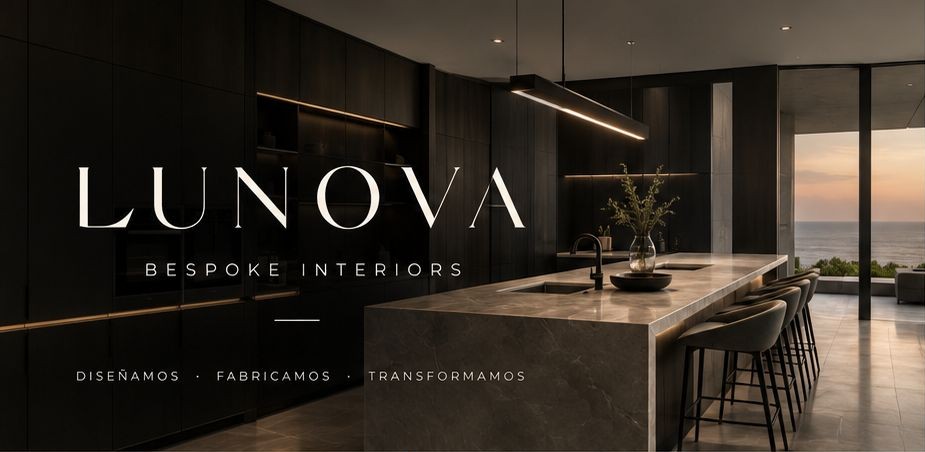 Lunova — Bespoke Interiors. Cocina de diseño con isla de mármol e iluminación cálida